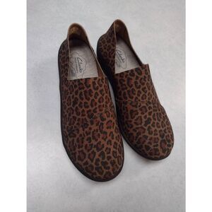 Clarks CloudSteppers Leopard Print Soft Flexible Slip On size 6